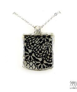 Pendentif Stasya - filigrane noir sous verre – Image 2