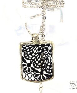 Pendentif Stasya - filigrane noir sous verre