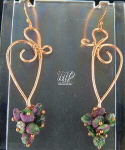 Boucles d'oreille Etney - cuivre naturel avec rubis zoïste – Image 5