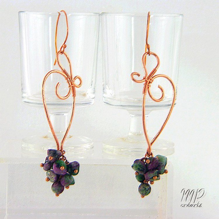 Boucles d'oreille Etney - cuivre naturel avec rubis zoïste – Image 3