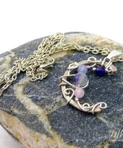 Pendentif Soma - demie lune wire wrapped avec perles de gemmes – Image 2