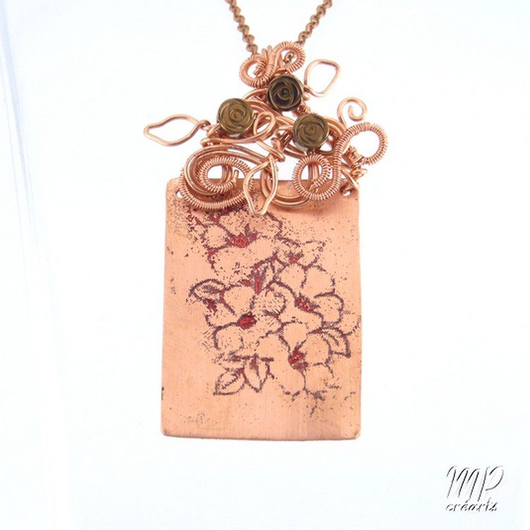 Pendentif ancien Montre de col or rose décors or vert