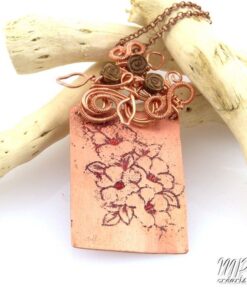 Pendentif Daisy - cuivre naturel gravé et wire wrapped – Image 3