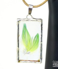 Pendentif Aratinga - plumes sous verre – Image 3