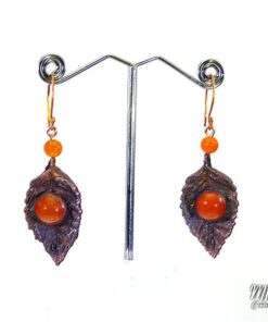 Boucles d'oreille Elfie - feuille cuivrée et cornaline – Image 7