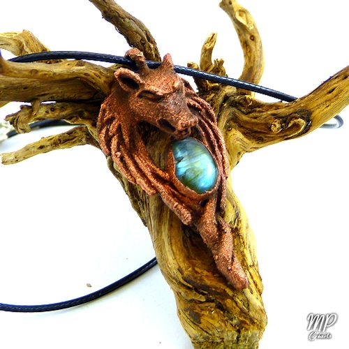 Pendentif Akela - labradorite et loup en cuivre – Image 5