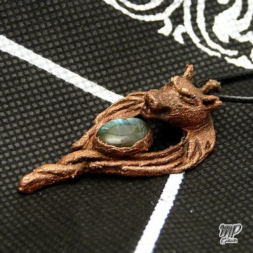 Pendentif Akela - labradorite et loup en cuivre – Image 2