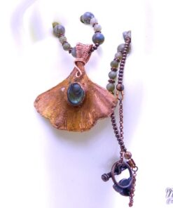 collier faye avec feuille de ginkgo biloba cuivré et labradorite