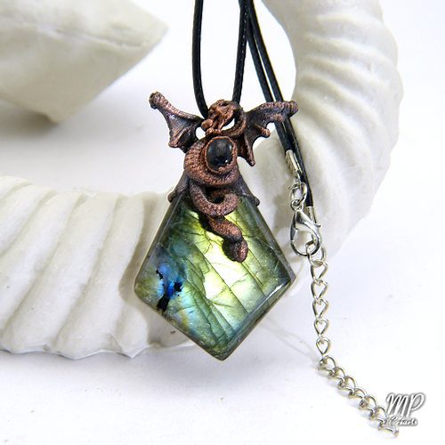 Réservé : Pendentif Gronk - labradorite et dragon – Image 5