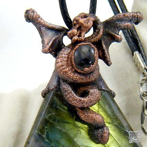 Réservé : Pendentif Gronk - labradorite et dragon – Image 4
