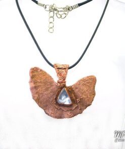 pendentif gaithe feuille de gingkoniloba et diamant d'herkimer