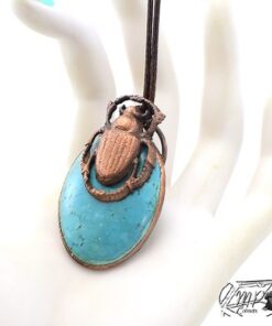 pendentif amasis cuivre scarabée et agate