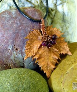 Pendentif Gamay - feuille de vigne cuivrée et grenat – Image 3