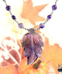 Alternative view of Collier Dezba - feuille sculptée en améthyste