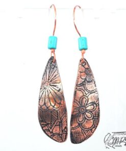 Boucles d'oreille Kalia - cuivre gravé et howlite – Image 6