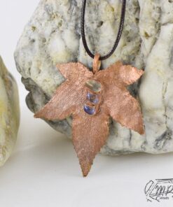 Pendentif Pasgen - feuille d'érable japonais et pierres de lune – Image 4
