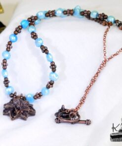 Collier Giesi - fleur en cuivre avec perles d'eau douce – Image 2