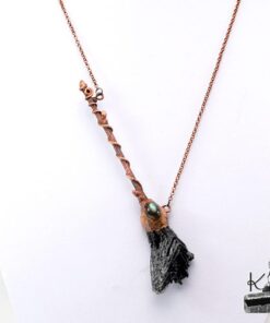 Collier balai de sorcière megane