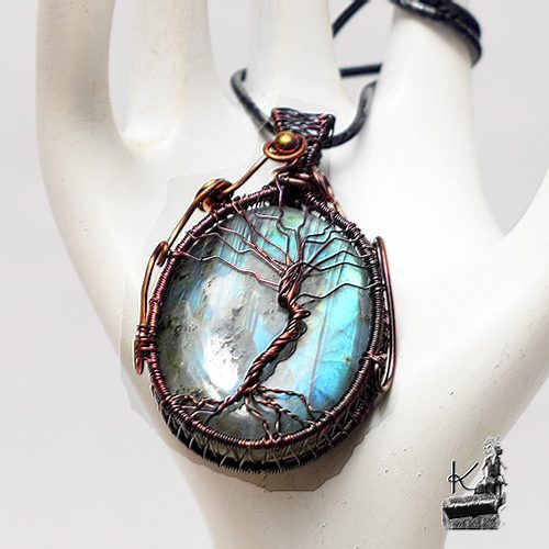 pendentif derrien labradorite avec son arbre de vie
