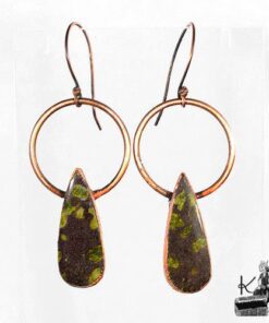 Boucles d'oreille Cedriel - cuivre et epidote verte – Image 9