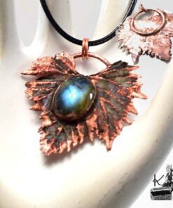 Pendentif Neilina- feuille de vigne cuivrée et labradorite – Image 9