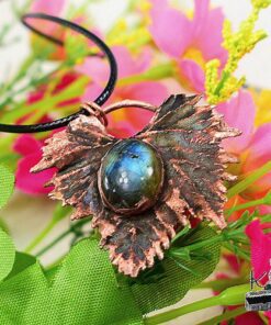 Pendentif Neilina- feuille de vigne cuivrée et labradorite – Image 7