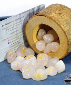 runes futhark pour divination en quart rose