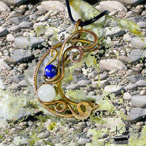 Pendentif Sohalia - lune avec lapis lazuli et pierre de lune – Image 2