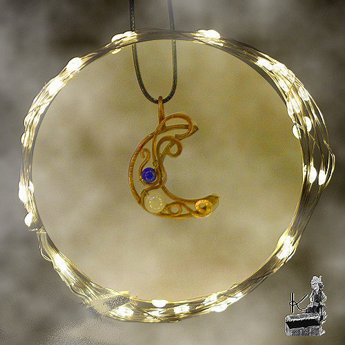 Pendentif Sohalia - lune avec lapis lazuli et pierre de lune – Image 8