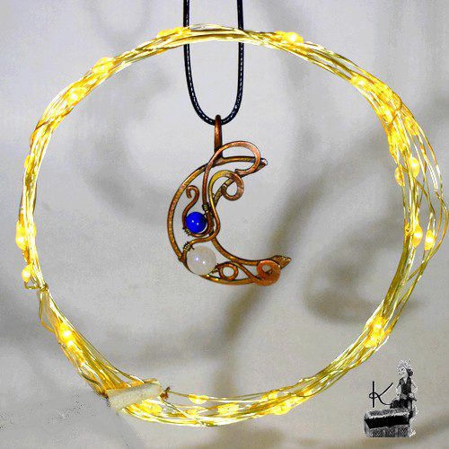 Pendentif Sohalia - lune avec lapis lazuli et pierre de lune – Image 7
