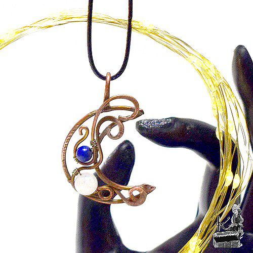 Pendentif Sohalia - lune avec lapis lazuli et pierre de lune – Image 6