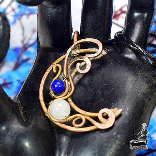Pendentif Sohalia - lune avec lapis lazuli et pierre de lune – Image 5