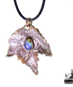 Pendentif avec feuille plaquée cuivre Sevelia avec labradorite