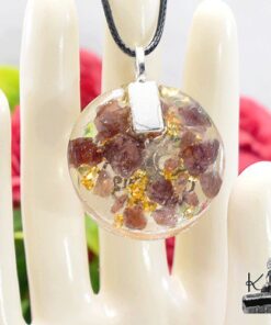 Pendentif Orgone Orgonite "Thaama" avec Arbre de Vie et grenat – Image 6