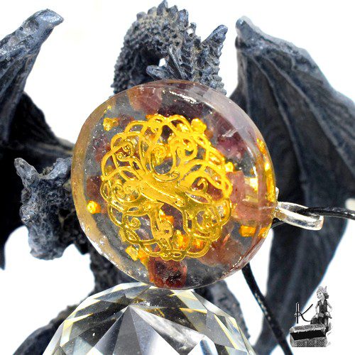 Pendentif Orgone Orgonite "Thaama" avec Arbre de Vie et grenat – Image 3