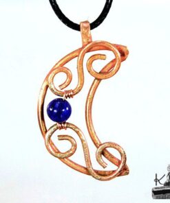 Pendentif en demi lune Moan avec charoite