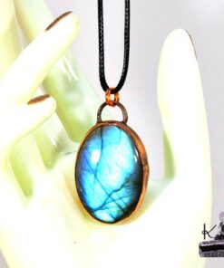 pendentif kisslon avec une labradorite bleue
