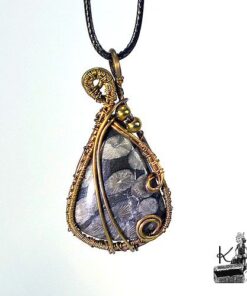 Pendentif Barba en corail noir fossilisé