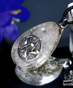 pendentif orgone orgonite bleiza avec quartz rose et pentacle