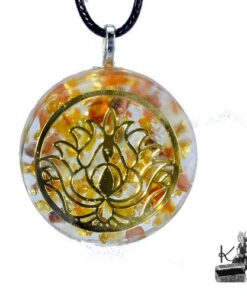 pendentif orgone orgonite fleur de lotus et cornaline