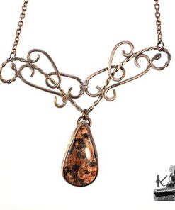 Collier d'inspiration médievale Jony avec jaspe feuille rouge