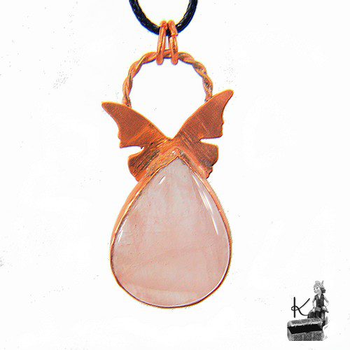 Pendentif Farfalla en quartz rose et cuivre