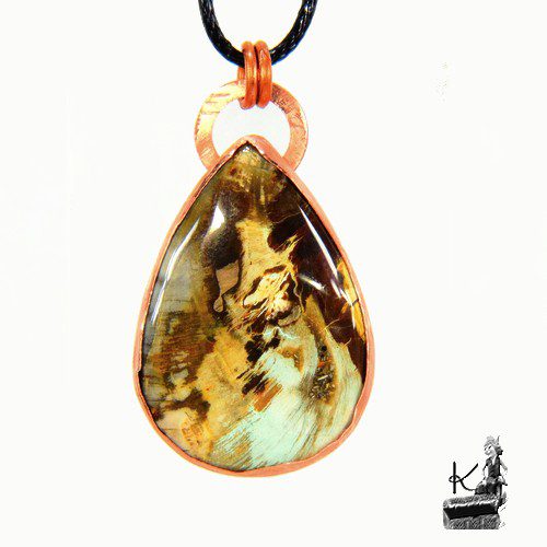 Pendentif Magosia en bois fossilisé