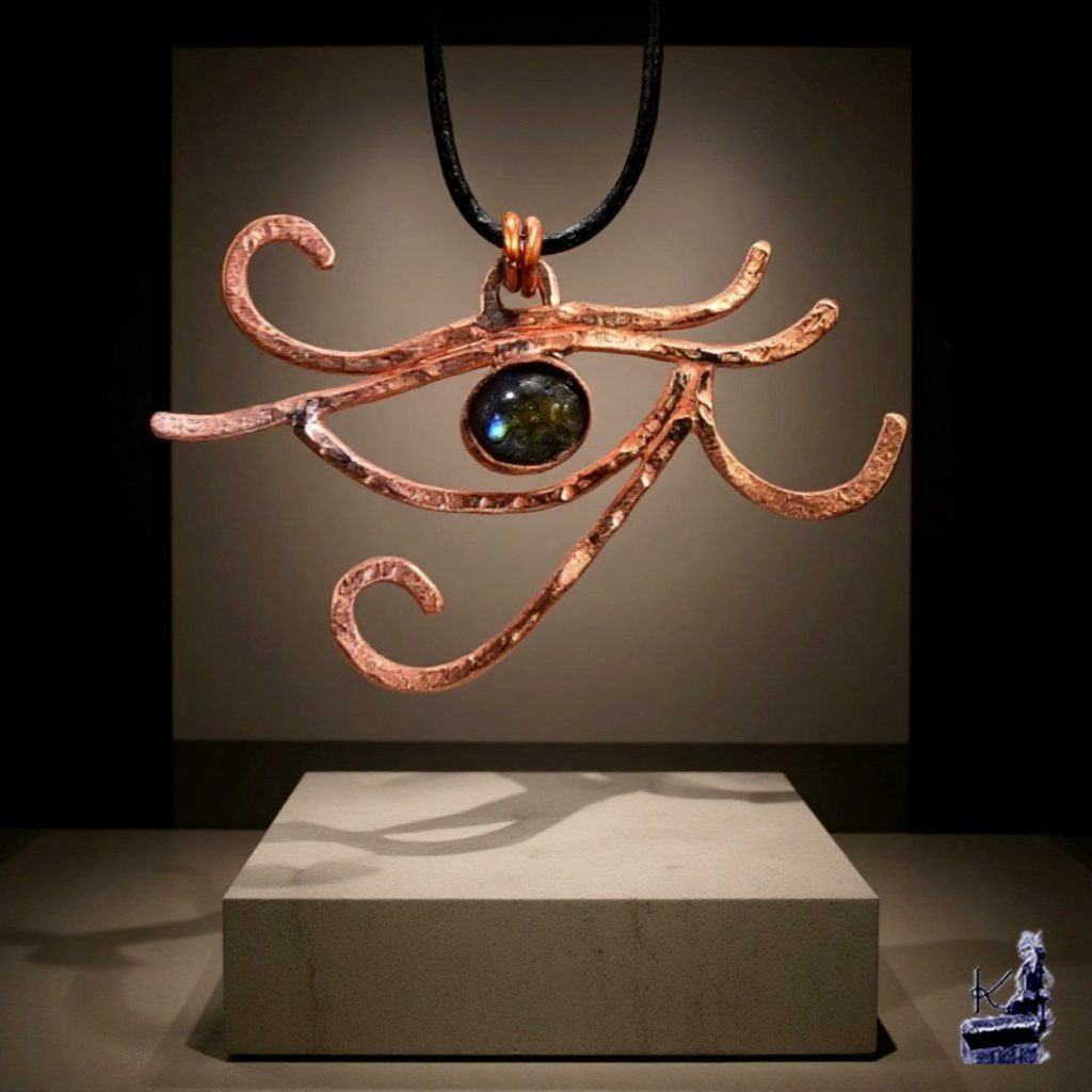 Pendentif Oeil de Horus en cuivre naturel et labradorite – Image 5