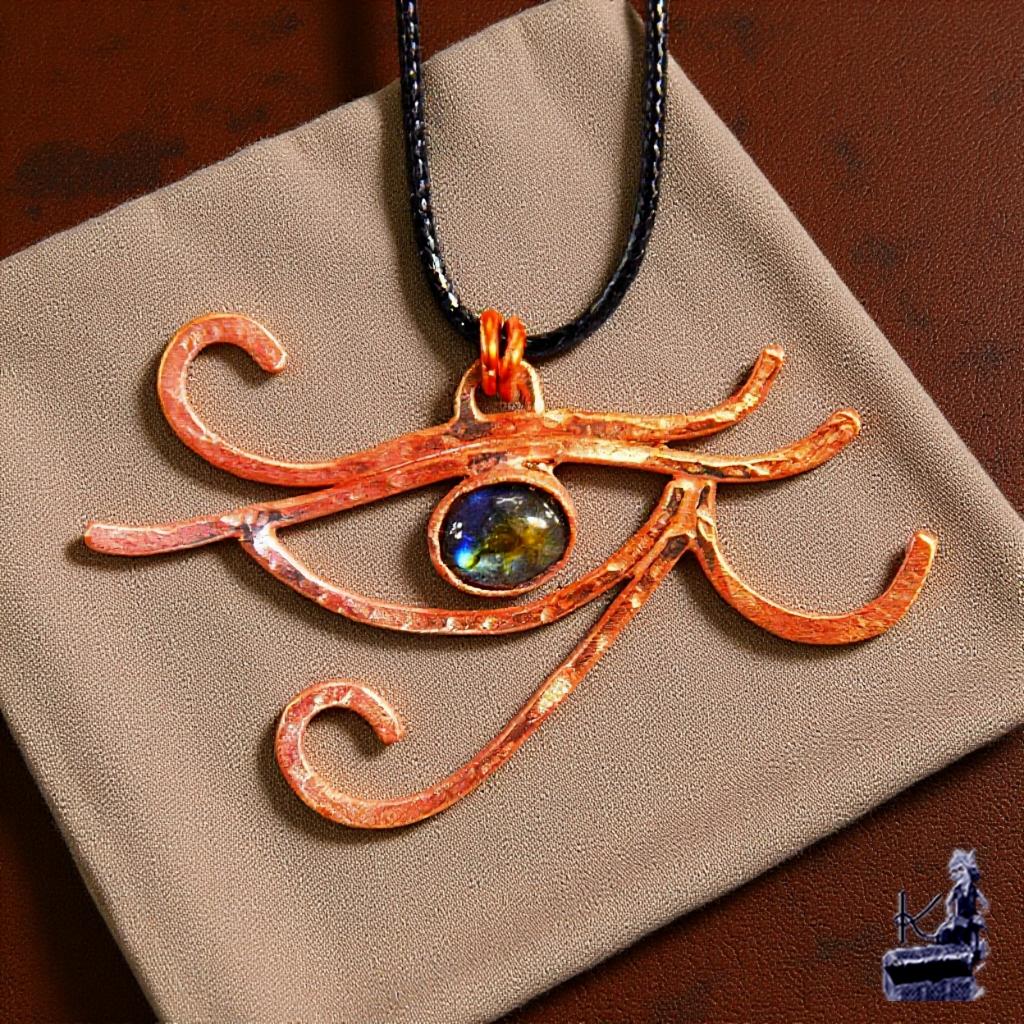 Pendentif Oeil de Horus en cuivre naturel et labradorite – Image 4
