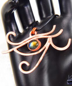 Pendentif Oeil de Horus en cuivre naturel et labradorite – Image 3