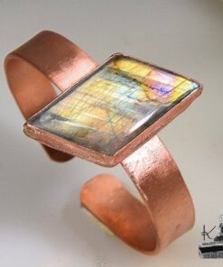 Bracelet manchette Dahey en cuivre avec sa labradorite