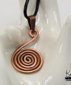 Alternative view of Pendentif Spirale en cuivre naturel