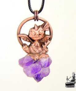 Pendentif dragouent Gaeros sur son amethyste