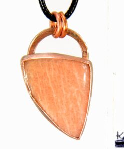 Pendentif Erwen en cuivre avec une aventurine peche